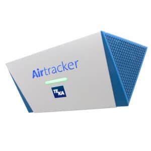 En vit, triangulär luftkvalitetsmonitor märkt "TEKA AirTracker" med grönt ljus och blå accenter, tillverkad av Teka.