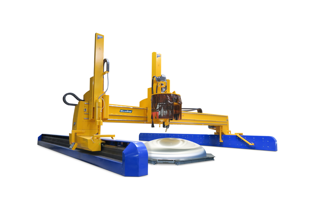 En stor, gul industrimaskin med blå stöd visas i drift och trycker på ett vitt, cirkulärt föremål. Maskinen är designad för tunga tillverkningsuppgifter.