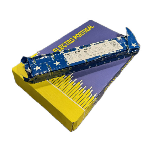 En blå och gul låda märkt "Elektrod Eurotrod E7016 BD 22 Vacuum" med ett mindre blått paket innehållande svetselektroder placerade ovanpå.