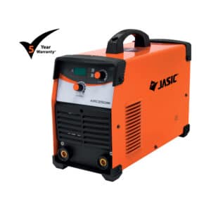 En orange och svart svetsmaskin med en digital display, märkt "Jasic ARC 250 MMA/TIG JA-250," med en 5-års garantilogotyp i det övre vänstra hörnet.