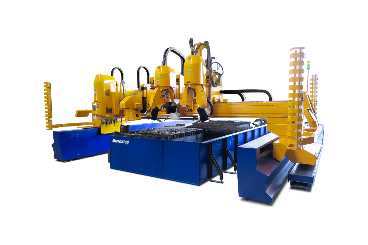 En gul och blå industriell CNC-maskin med flera robotarmar och skärverktyg.