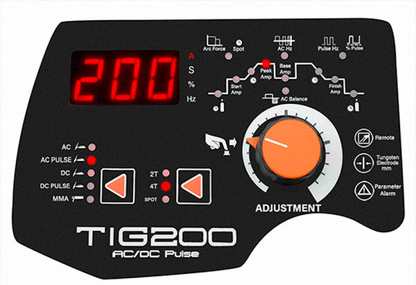 Kontrollpanel på en Jasic Pro Tig 200P AC/DC JT-200DS, med digital display som visar "200", kontrollratt för justering och olika knappar för inställningar som AC Pulse, DC Pulse och Arc Balance.