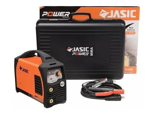 JASIC POWER ARC 160 PFC Wide Voltage JPA-160PFC inklusive en svetsmaskin, bärväska och anslutningskablar, visas med förpackningslådan i bakgrunden.