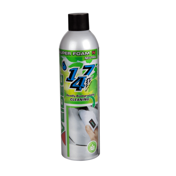En silversprayburk märkt "Veidec Super Foam Neutral 500ml" med en grön och blå design, med bilder av vattendroppar och en hand som rengör en yta. Produkten beskrivs som lätt biologiskt nedbrytbar.