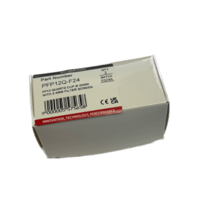 En vit kartong med en etikett som visar artikelnummer PFP12Q-F24, för Gaslins till FRK-kåpor, Lilla Linde, PF12 kvartskopp Ø20mm med 24mm filterskärm, streckkoder, batch 03274, och UK/EA överensstämmelse.